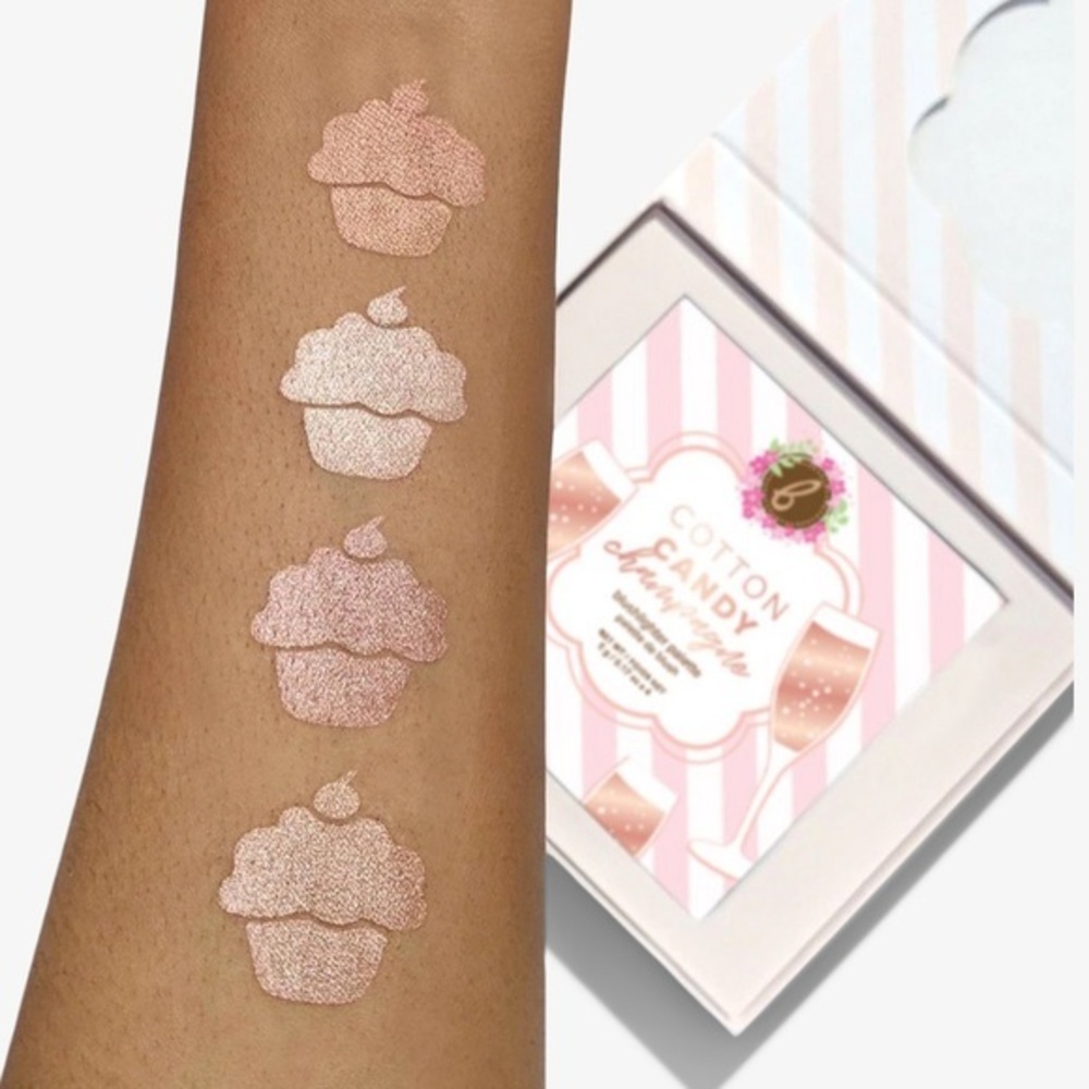 Beauty bakerie Cotton Candy Champagne
Blush Palette
